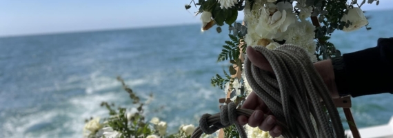 Los Angeles yacht Charter _ burial at sea floral decor
