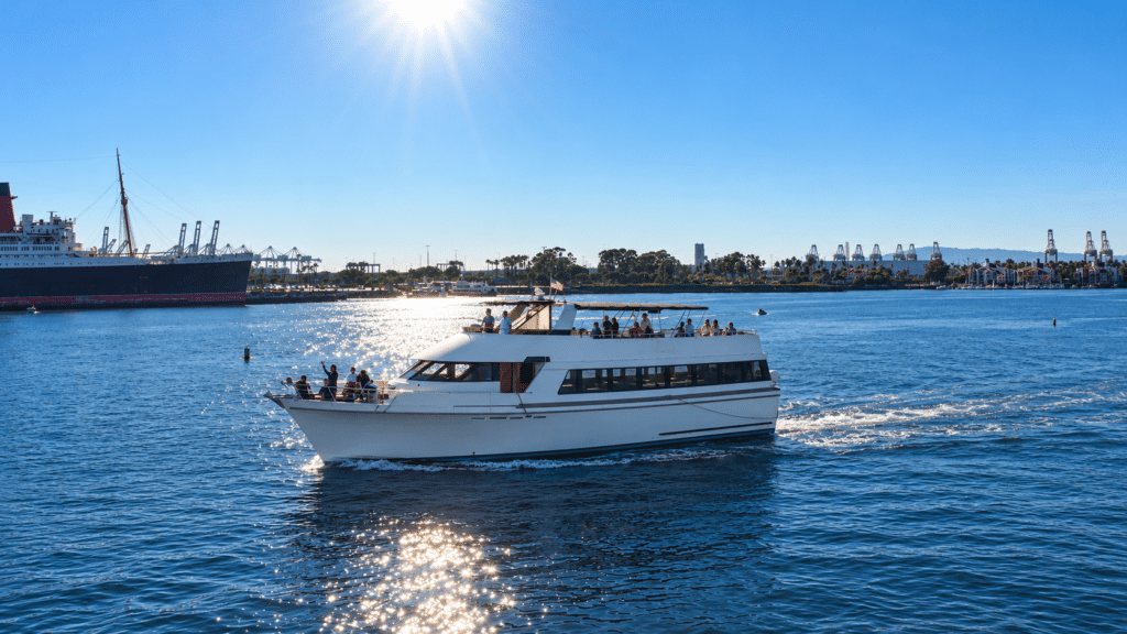 Sunlit Harbor Yacht Cruise for large groups